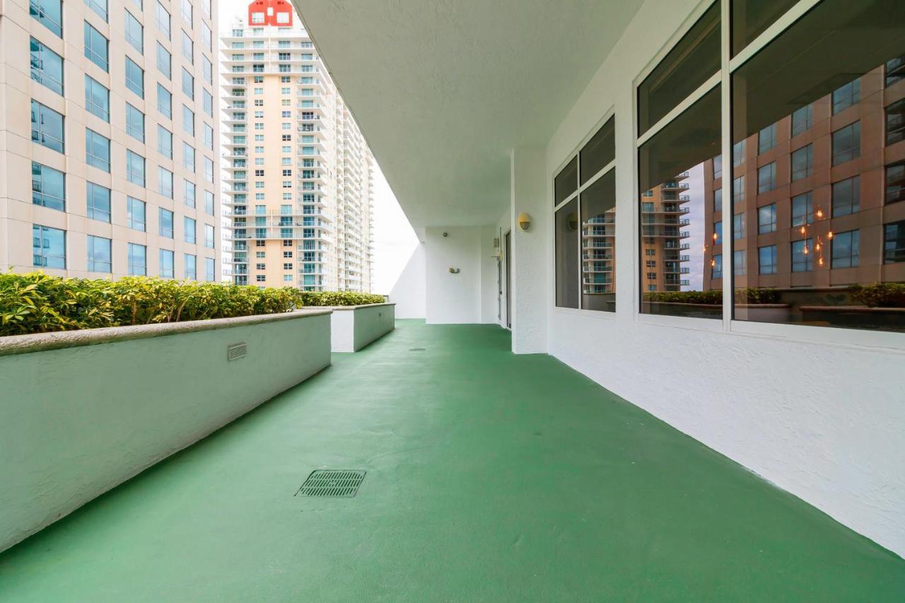 The Club At Brickell Bay Luxury Suites Miami Exterior photo