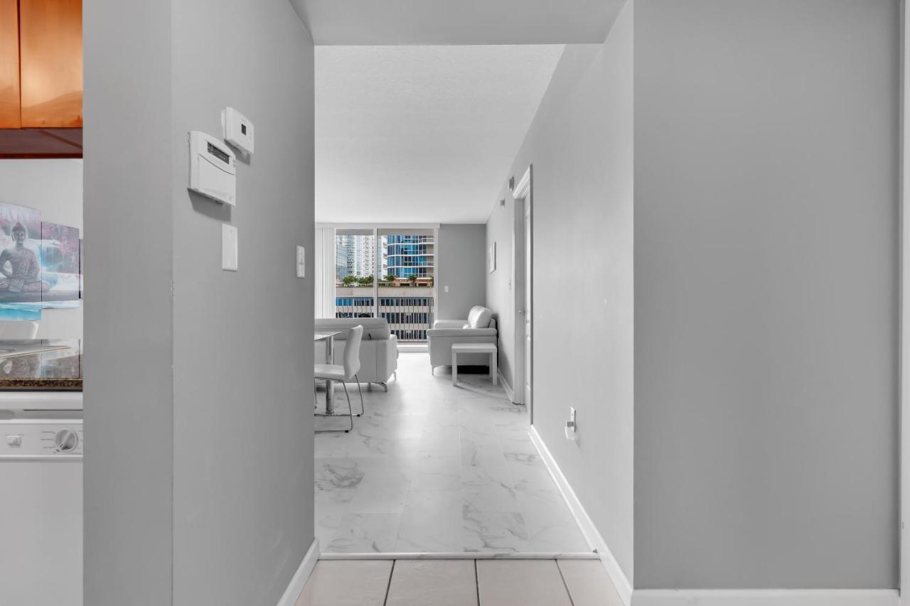 The Club At Brickell Bay Luxury Suites Miami Exterior photo