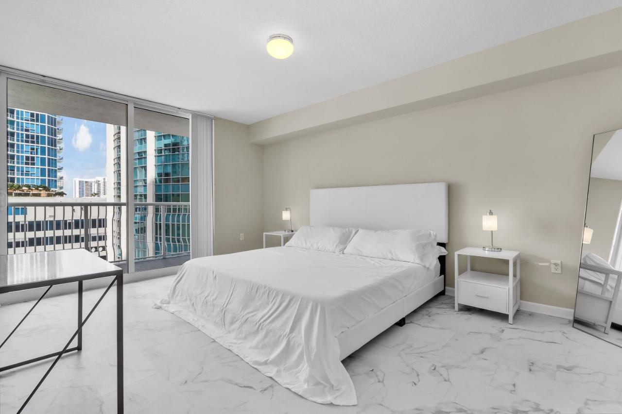The Club At Brickell Bay Luxury Suites Miami Exterior photo